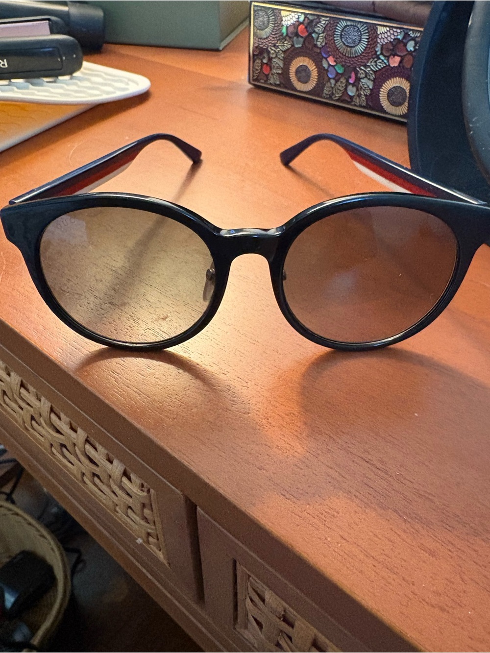 Gucci Classic Black Round Sunglasses with Brown Lenses